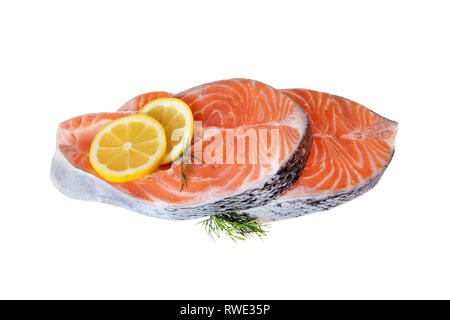 Lachs Fisch steak Zwei rohen ungekochten Lachs Steaks isoliert auf weißem Stockfoto