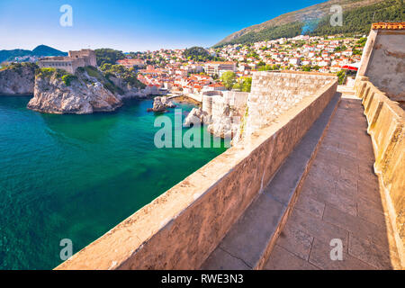 Dubrovnik Bucht und historischen Mauern, Reiseziel in Dalmatien, Kroatien Stockfoto