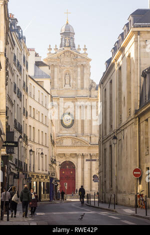Blick auf den heiligen Paulus Kirche in Marais von der Rue De Sevigne. Stockfoto