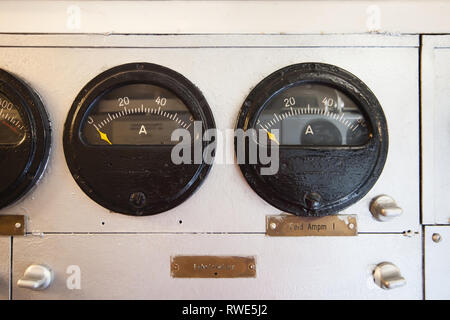 Deutschen Weltkrieg 2 U-Boot-Manometer an E-Motor - ultra wide angle Foto Stockfoto