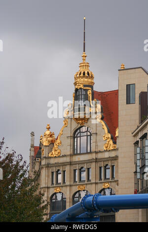 Gold Dach Detail auf Commerzbank Haus, thomaskirchhof 22, 04109 Leipzig Stockfoto