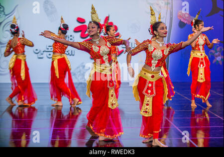 SriLankan Dancers von Hillwood College Dance Troupe treten auf dem Maskdance Festival in Andong Südkorea auf Stockfoto