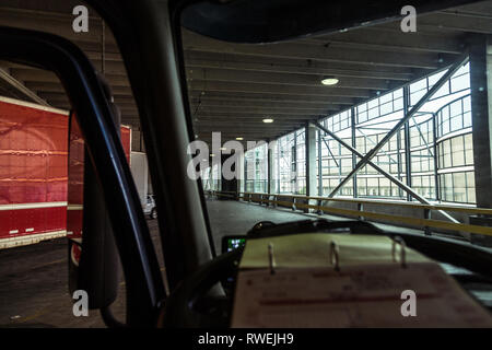 Nutzfahrzeuge, chemische Van finden, Flachbett, Treiber Stockfoto