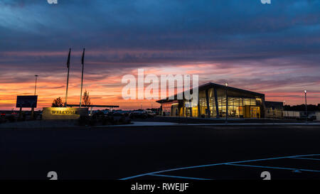 Nutzfahrzeuge, chemische Van finden, Flachbett, Treiber Stockfoto