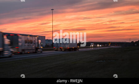 Nutzfahrzeuge, chemische Van finden, Flachbett, Treiber Stockfoto