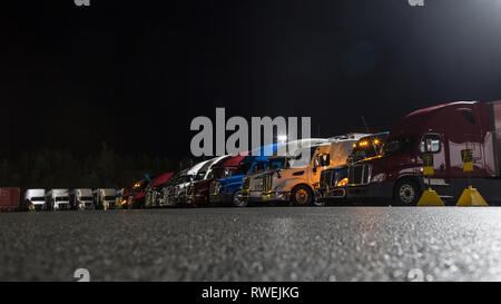 Nutzfahrzeuge, chemische Van finden, Flachbett, Treiber Stockfoto