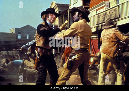 GENE WILDER, CLEAVON LITTLE, BLAZING SÄTTEL, 1974 Stockfoto