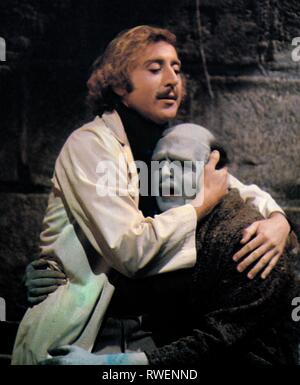 YOUNG FRANKENSTEIN, Gene Wilder, Peter Boyle (liegend), 1974, TM ...