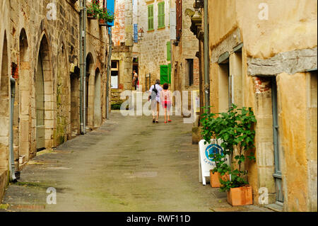 Engen mittelalterlichen Straße, Saint-Antonin-Noble-Val, Tarn-et-Garonne, Midi-Pyrénées, Frankreich Stockfoto