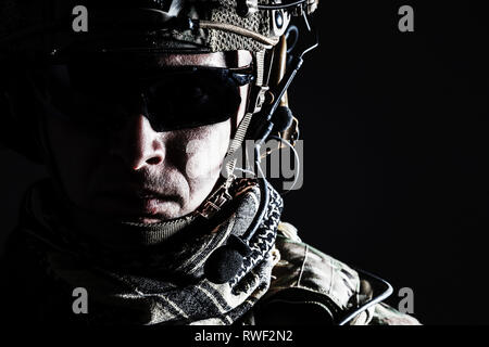 Elite Mitglied der U.S. Army Rangers im Kampf Helm und Sonnenbrille. Stockfoto