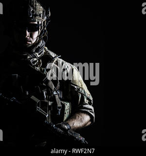 Elite Mitglied der U.S. Army Rangers im Kampf Helm und Sonnenbrille. Stockfoto