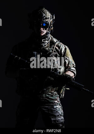 Elite Mitglied der U.S. Army Rangers im Kampf Helm und Nachtsichtgerät. Stockfoto