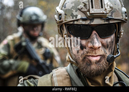 Nahaufnahme Porträt der norwegischen Streitkräfte speziellen Befehl FSK männliche und weibliche Soldaten. Stockfoto