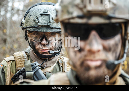 Nahaufnahme Porträt der norwegischen Streitkräfte speziellen Befehl FSK männliche und weibliche Soldaten. Stockfoto