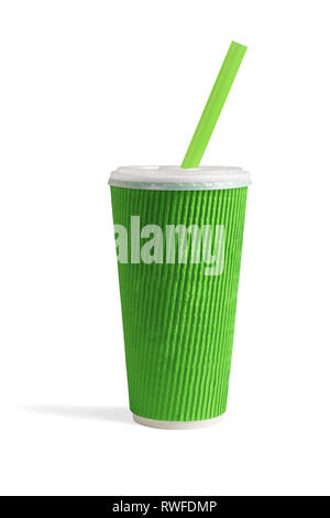 Grünbuch Tasse mit Plastikstrohhalm auf weißem Hintergrund Stockfoto