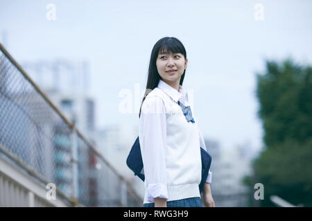 Japanische Schüler in Uniform Downtown Tokyo Stockfoto