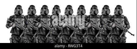 Linie der futuristischen NS-Soldaten das Tragen von Gasmasken und stahlhelme. Stockfoto