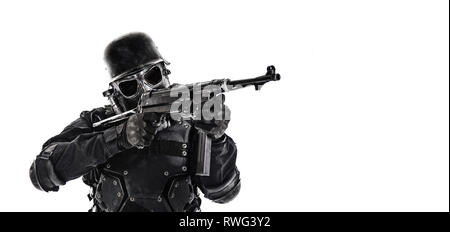 Futuristische NS-Soldat mit Schmeisser Maschinenpistole. Stockfoto