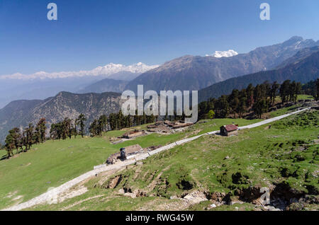 Route zu Tungnath Shiva Tempel, der zu den höchsten in der Welt, Garhwal, Uttarakhand, Indien. Stockfoto