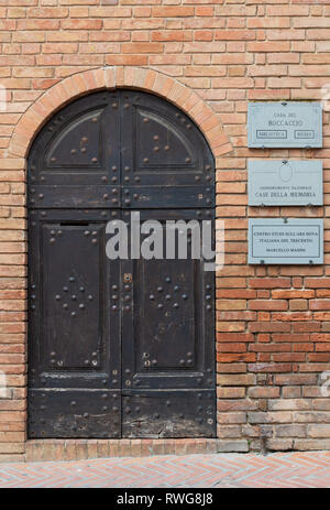 CERALDO, Toskana/Italien, 20. Juni 2018: Der Geburtsort des Giovanni Boccaccio, Decameron, eine mittelalterliche Sammlung von Erzählungen in in Pest-St Stockfoto