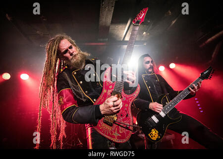 Norwegen, Oslo - 3. März 2019. Die schwedische Heavy Metal Band Avatar führt ein Live Konzert von John Dee in Oslo. Hier Gitarrist Jonas Jarlsby alias Kungen gesehen wird live auf der Bühne. (Foto: Gonzales Foto - Terje Dokken). Stockfoto