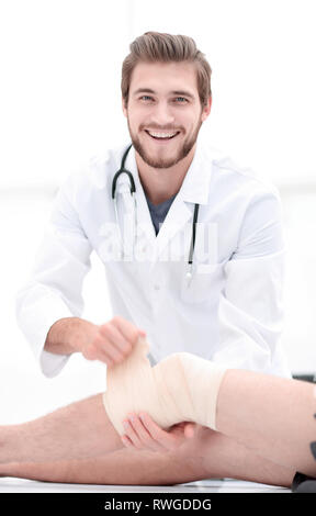 Arzt in der Heilung des Patienten freuen. Stockfoto