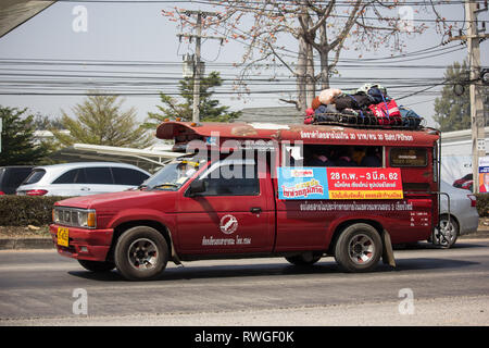 Chiangmai, Thailand - 18. Februar 2019: Rot taxi Chiang Mai. Service in der Stadt und um. Auf der straße Nr. 1001 8 km von Chiangmai. Stockfoto