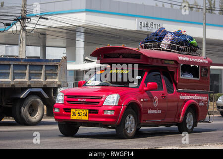 Chiangmai, Thailand - 18. Februar 2019: Rot taxi Chiang Mai. Service in der Stadt und um. Auf der straße Nr. 1001 8 km von Chiangmai. Stockfoto