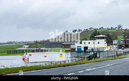 ENNISKILLEN/IRLAND - 03. MÄRZ 2019: St. Angelo Airport befindet sich 3 Seemeilen nördlich von Enniskillen, County Fermanagh, Nordirland Stockfoto