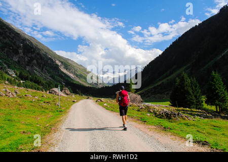 Auf dem Weg zum Gipfel Kesskogel, in den österreichischen Alpen Stockfoto