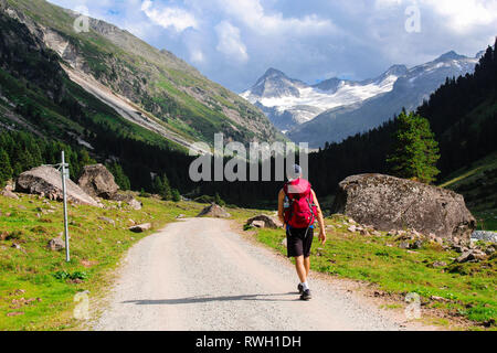 Auf dem Weg zum Gipfel Kesskogel, in den österreichischen Alpen Stockfoto