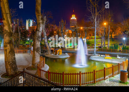 Ankara, Türkei / 17. Februar 2019: Kugulu Park, ist ein beliebter Ort. Kugulu Park in der Nacht, Langzeitbelichtung Stockfoto