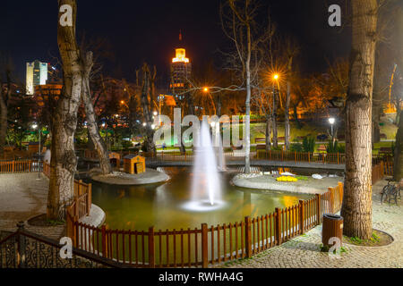 Ankara, Türkei / 17. Februar 2019: Kugulu Park, ist ein beliebter Ort. Kugulu Park in der Nacht, Langzeitbelichtung Stockfoto