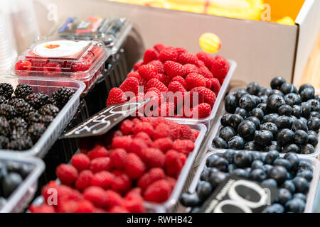 Beeren auf Verkauf. Gesundes Essen. Markt. Preis. Vegan. Green Food. Lecker. Lecker. Vegetarisch. Gutes Essen. Hand gemacht. Home Kochen. Stockfoto