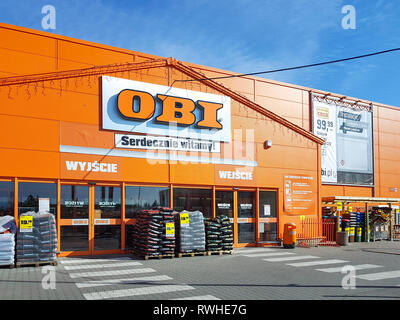 Nowy Sacz, Polen - 28. Februar 2019: Außenansicht der OBI Baumärkte Supermarkt. OBI GmbH & Co. ist die größte DIY-Händler in Europa. Stockfoto