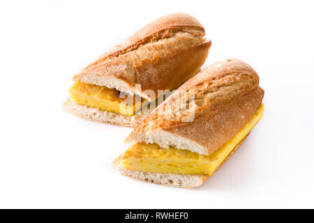 Bocadillo de Tortilla Española. Spanisch Spanische Tortilla Sandwich auf weißem Hintergrund Stockfoto