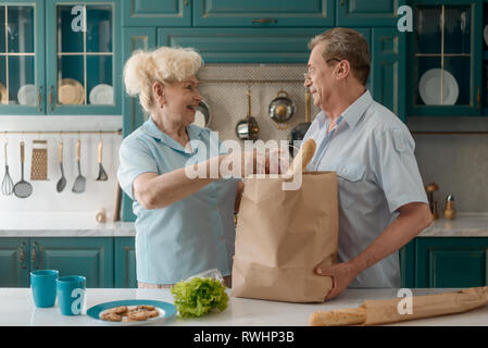 Senior Paar, Lebensmittel, Stockfoto