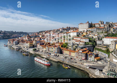 Blick über den Fluss Douro Riberia in Porto, Portugal Stockfoto