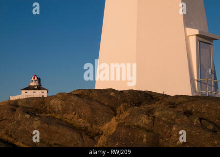 Sonnenaufgang Beobachten. Cape Spear Lighthouse National Historic Site, der östlichste Punkt in Kanada und Nordamerika. (52 Grad 37'W) St. John's, Neufundland und Labrador Stockfoto