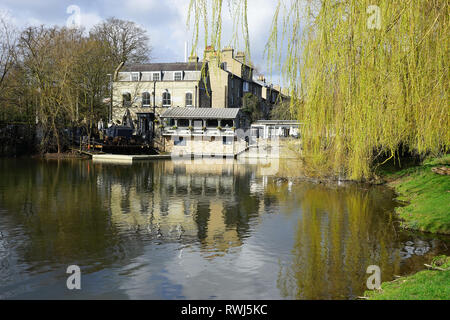 Ein Blick über den Mühlteich der Granta Pub Stockfoto