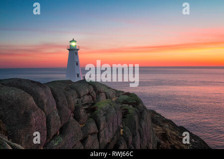 Sunrie am Cape Spear Light House, Cape Spear National Historic Site, östlichsten Punkt Nordamerikas. St. John's, Neufundland und Labrador Stockfoto