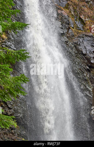 PLODDA FÄLLT TOMICH HIGHLAND SCHOTTLAND DER ZENTRALE BEREICH DER WASSERFALL Stockfoto