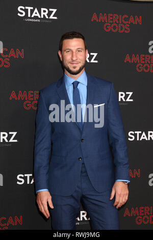 Los Angeles, CA, USA. 5 Mär, 2019. LOS ANGELES - MAR 5: Pablo Schreiber an der ''American Gods'' Saison 2 Premiere am Theater im Ace Hotel am 5. März 2019 in Los Angeles, CA Credit: Kay Blake/ZUMA Draht/Alamy leben Nachrichten Stockfoto