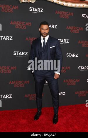 Los Angeles, CA, USA. 5 Mär, 2019. Ricky Whittle in der Ankunftshalle für amerikanische Götter Jahreszeit zwei Premiere auf Starz, Ace Hotel, Los Angeles, CA März 5, 2019. Credit: Priscilla Grant/Everett Collection/Alamy leben Nachrichten Stockfoto