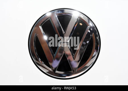 Genf, Schweiz. 06 Mär, 2019. Ein VW-Logo, am zweiten Pressetag genommen. Die 89. Automobilsalon in Genf beginnt am 7. März und dauert bis 17. März. Credit: Uli Deck / dpa/Alamy leben Nachrichten Stockfoto