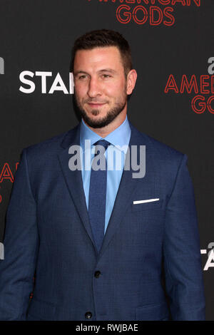 Los Angeles, CA, USA. 5 Mär, 2019. LOS ANGELES - MAR 5: Pablo Schreiber an der ''American Gods'' Saison 2 Premiere am Theater im Ace Hotel am 5. März 2019 in Los Angeles, CA Credit: Kay Blake/ZUMA Draht/Alamy leben Nachrichten Stockfoto