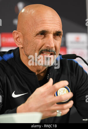 06 März 2019, Hessen, Frankfurt/Main: Luciano Spalletti, Trainer von Inter Mailand, spricht während der Pressekonferenz in der Commerzbank Arena. Eintracht Frankfurt und Inter Mailand wird im Hinspiel der Runde der letzten 16 der Europa League am 7. März. Foto: Arne Dedert/dpa Stockfoto