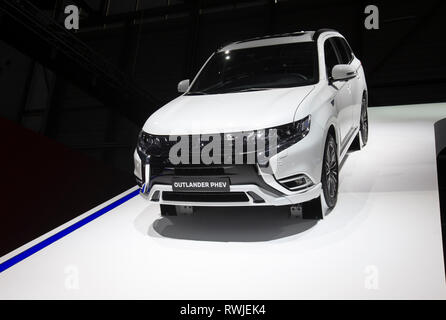 Genf. 6 Mär, 2019. Foto am 6. März 2019 zeigt die neuen Mitsubishi Outlander PHEV auf dem 89. Internationalen Automobil-Salon in Genf, Schweiz. Elektrische Autos und Hybridautos sind die Highlights auf dem diesjährigen Internationalen Automobilsalon in Genf, die für die Öffentlichkeit vom 7. März bis 17. Credit: Xu Jinquan/Xinhua/Alamy leben Nachrichten Stockfoto