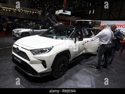 Genf. 6 Mär, 2019. Foto am 6. März 2019 zeigt der neue Toyota RAV4 Hybrid auf dem 89. Internationalen Automobil-Salon in Genf, Schweiz. Elektrische Autos und Hybridautos sind die Highlights auf dem diesjährigen Internationalen Automobilsalon in Genf, die für die Öffentlichkeit vom 7. März bis 17. Credit: Xu Jinquan/Xinhua/Alamy leben Nachrichten Stockfoto