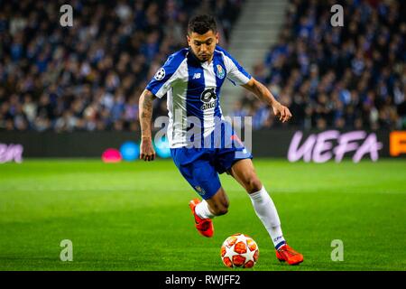 FC Porto Player's Fernando Andrade dos Santos in Aktion im Spiel gegen AS Roma für die UEFA Champions League Runde 16 2 Bein im Dragon Stadion in Porto. Final Score: FC Porto 3-1 als Roma Stockfoto